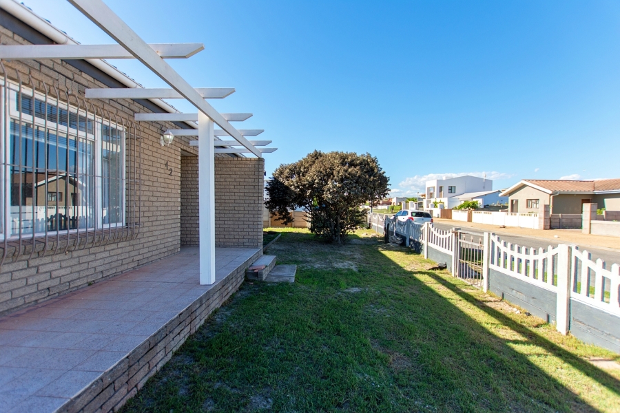 4 Bedroom Property for Sale in Middedorp Western Cape
